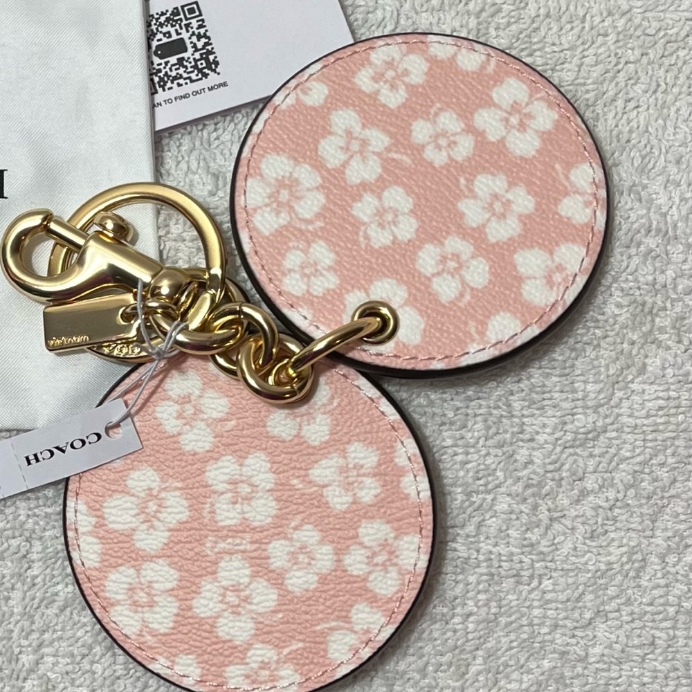 $3 START COACH KEYCHAIN WITH MIRROR NEW W TAGS AND RED COACH GIFT BAG $68 RET - Picture 7 of 14